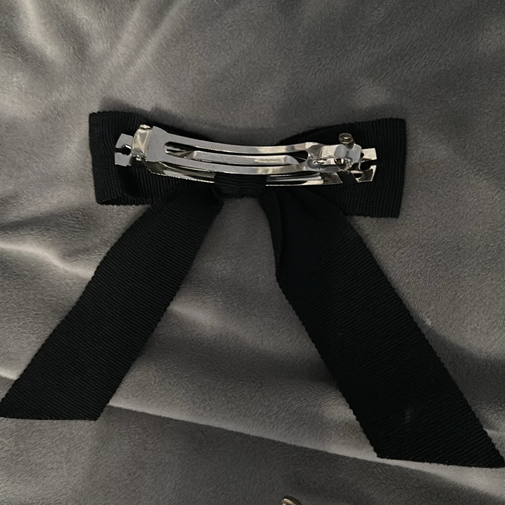 CHANEL Logo Hairbow - Picture 3 of 4